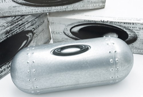 Oakley large metal - large, case