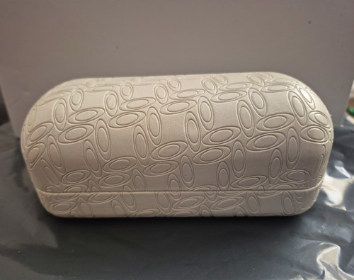 Oakley white hard clamshell - white,