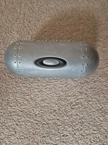 Oakley large metal - large,