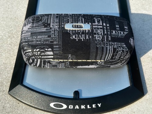 Oakley case - oakley,